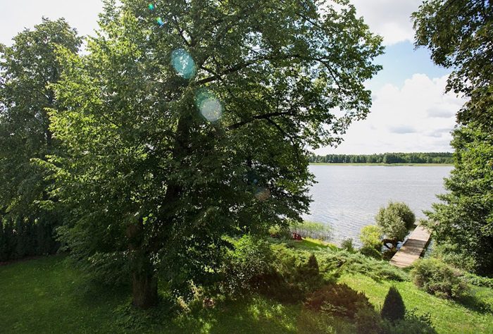 Blick von der Terrasse, Luxusvilla am See