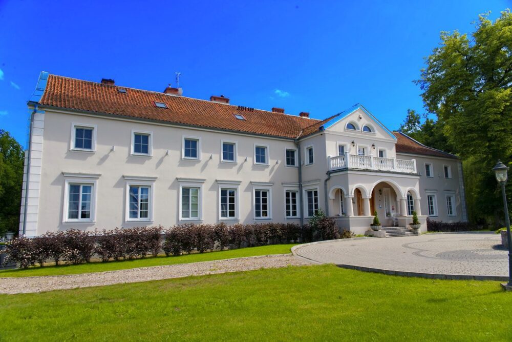 Historisches Front Elevation Guesthouse