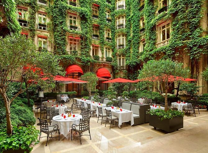 Luxushotels in Frankreich Plaza Athenee Außenansicht