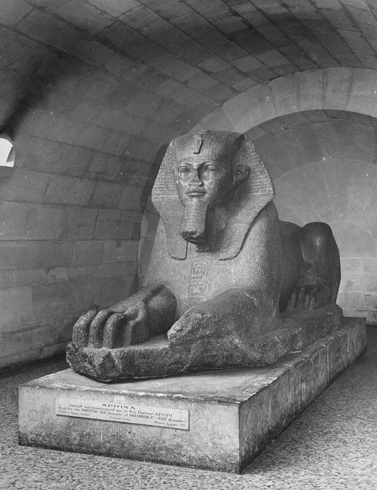 Louvre-Sphinx