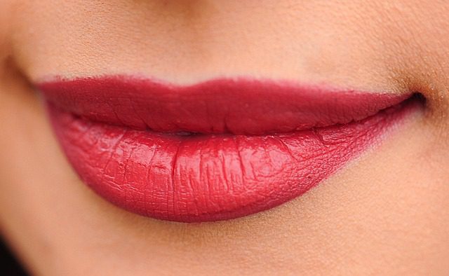 Welche Lippenstiftfarbe verschönert Ihre Jahre?