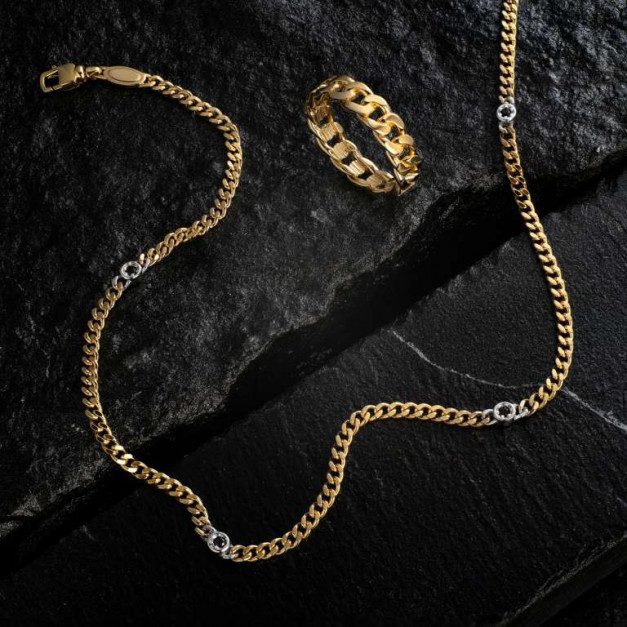 Schmuck für 50-jährige Frauen aus Gold