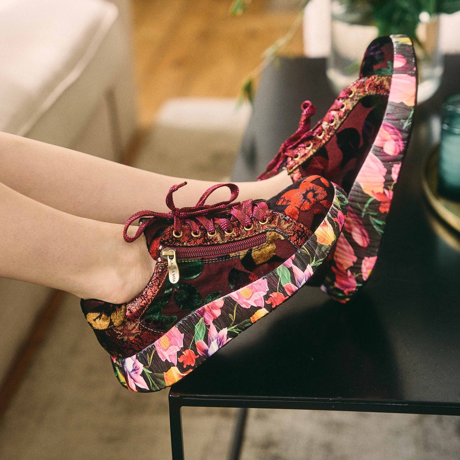 Einzigartige Sneaker von Laura Vita