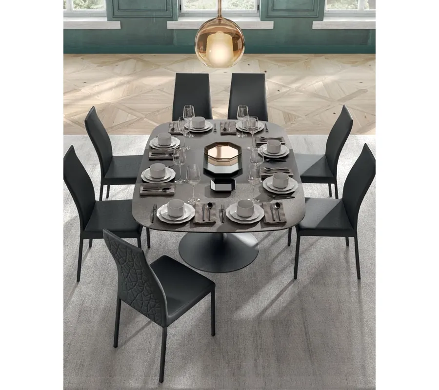 Ausziehbarer Esstisch