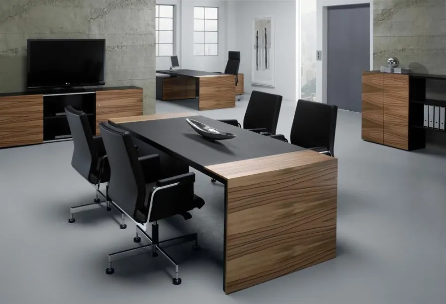 Schreibtisch für den Direktor