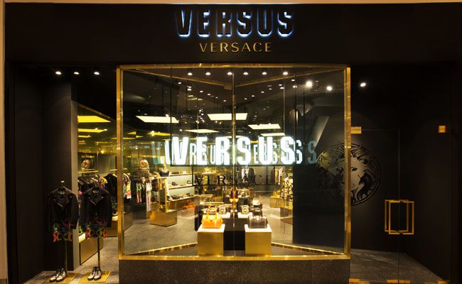 Was ist der Unterschied zwischen Versus Versace und Versace? Luxus versus Rebellion